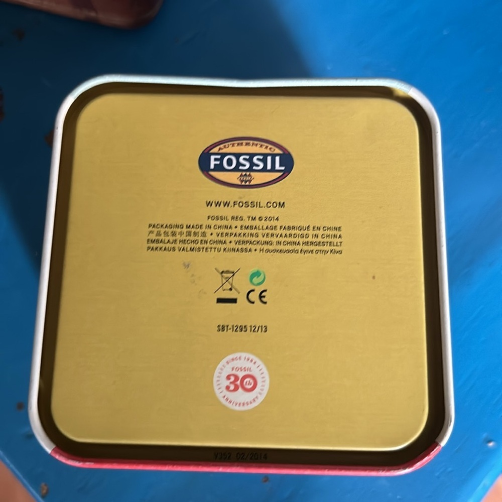 FOSSIL Metal Watch Box - Picture 5 of 9